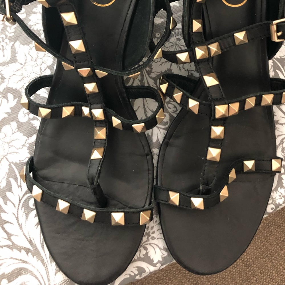 Women’s Strap wedge black sandals . 7.5
